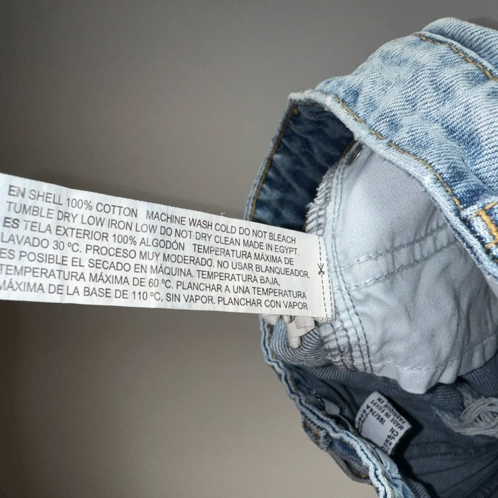 Forever 21 Denim Shorts Women’s Size 29 Blue Distressed Frayed Hem 100% Cotton - Picture 3 of 7